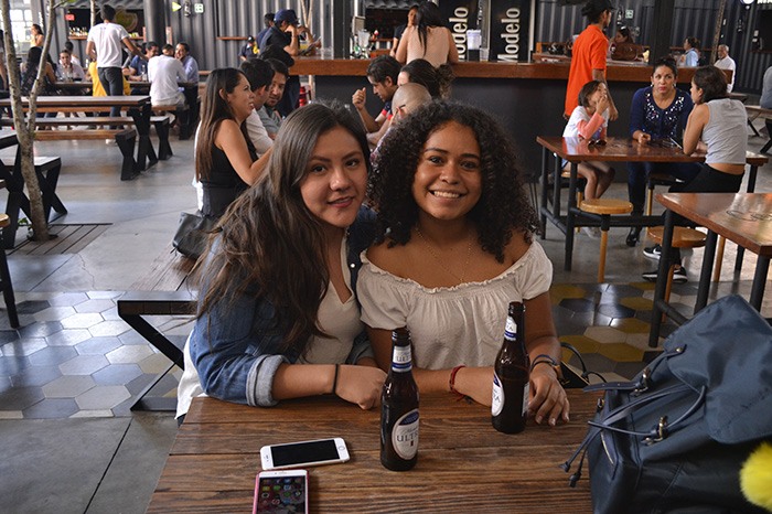 Morelianos disfrutan de una agradable tarde en Plaza Modelo