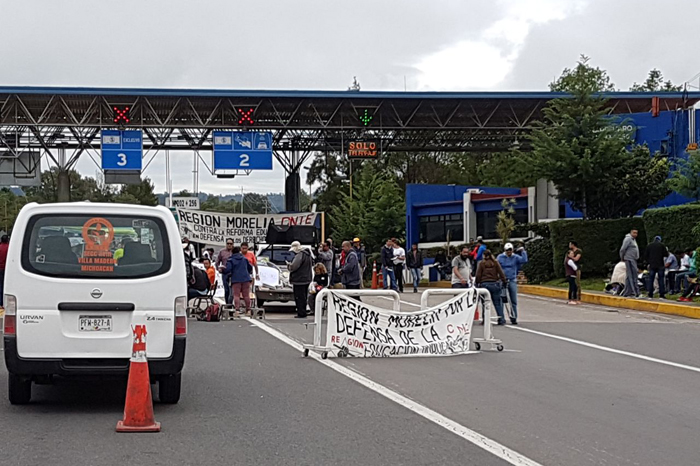 CNTE toma casetas de Michoacán