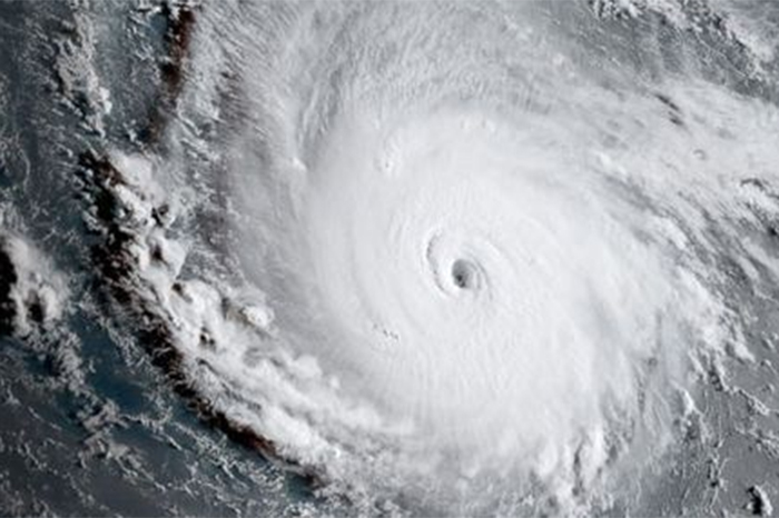 Huracán Irma desata su furia sobre el Caribe