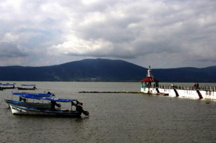 Agoniza Chapala, el lago más grande de México que comparten Michoacán y  Jalisco