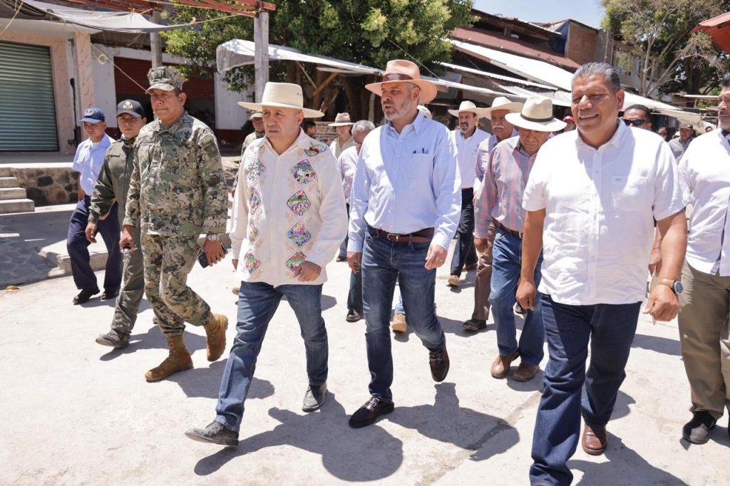 El gobernador del estado informó que durante los trabajos que se llevan actualmente para rescatar al lago de Pátzcuaro, los habitantes informaron que también contaban con un manantial, pero debajo del puente.